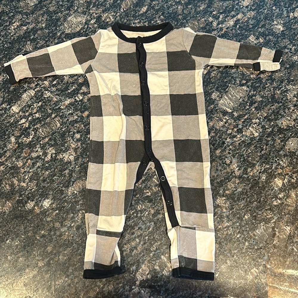 Kyte baby 0-3 snap romper